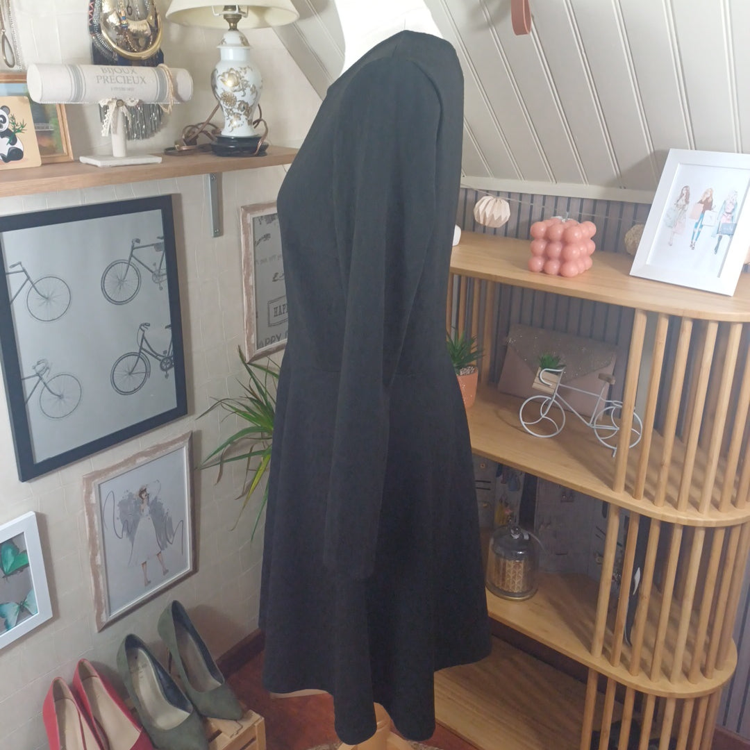 Robe noire, Esprit, taille L
