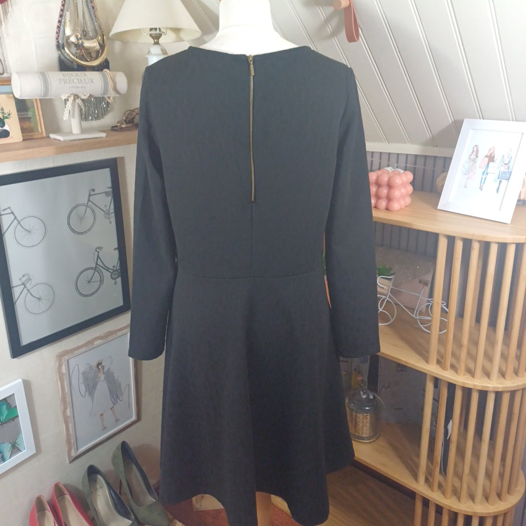 Robe noire, Esprit, taille L