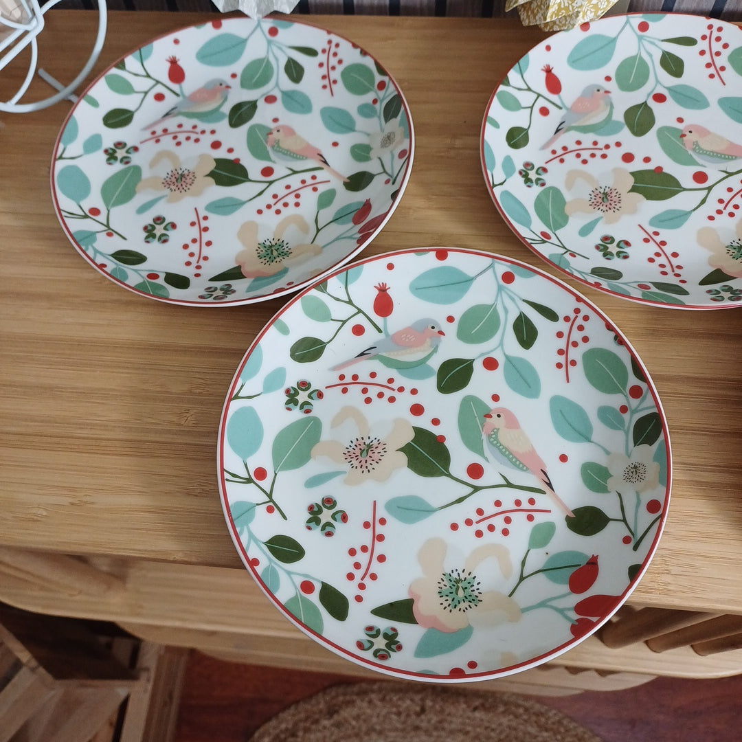 Quatre petites assiettes