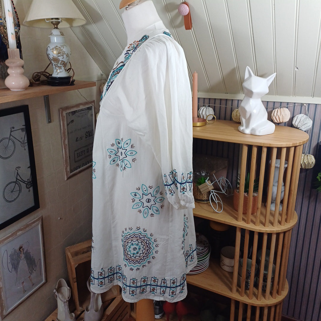Robe blanche brodée, Antik Batik,taille 36