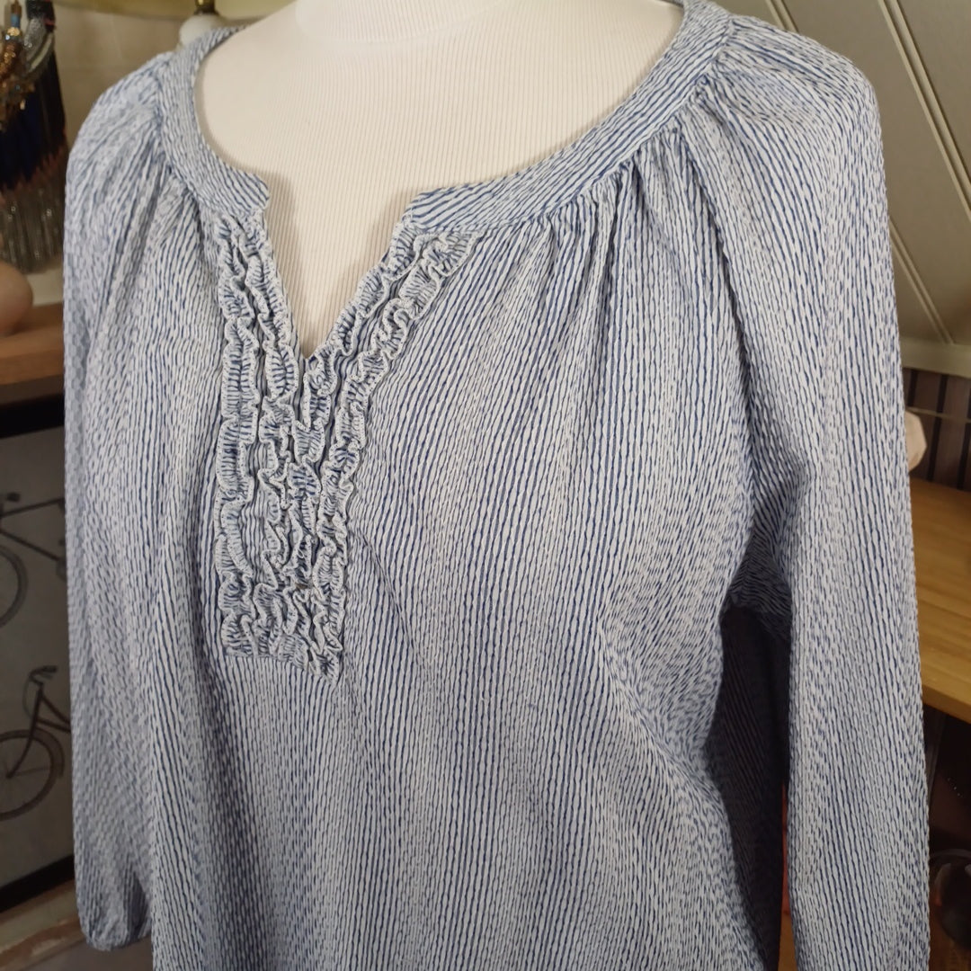 Blouse blanche et bleue, taille 46
