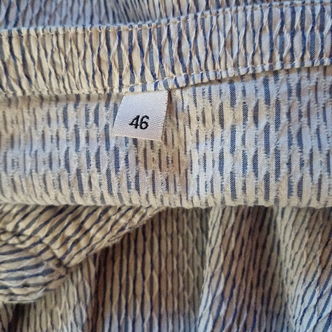 Blouse blanche et bleue, taille 46