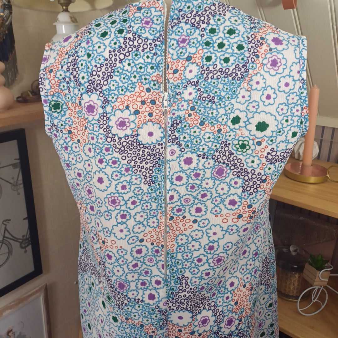 Robe colorée, synthetics, taille 46