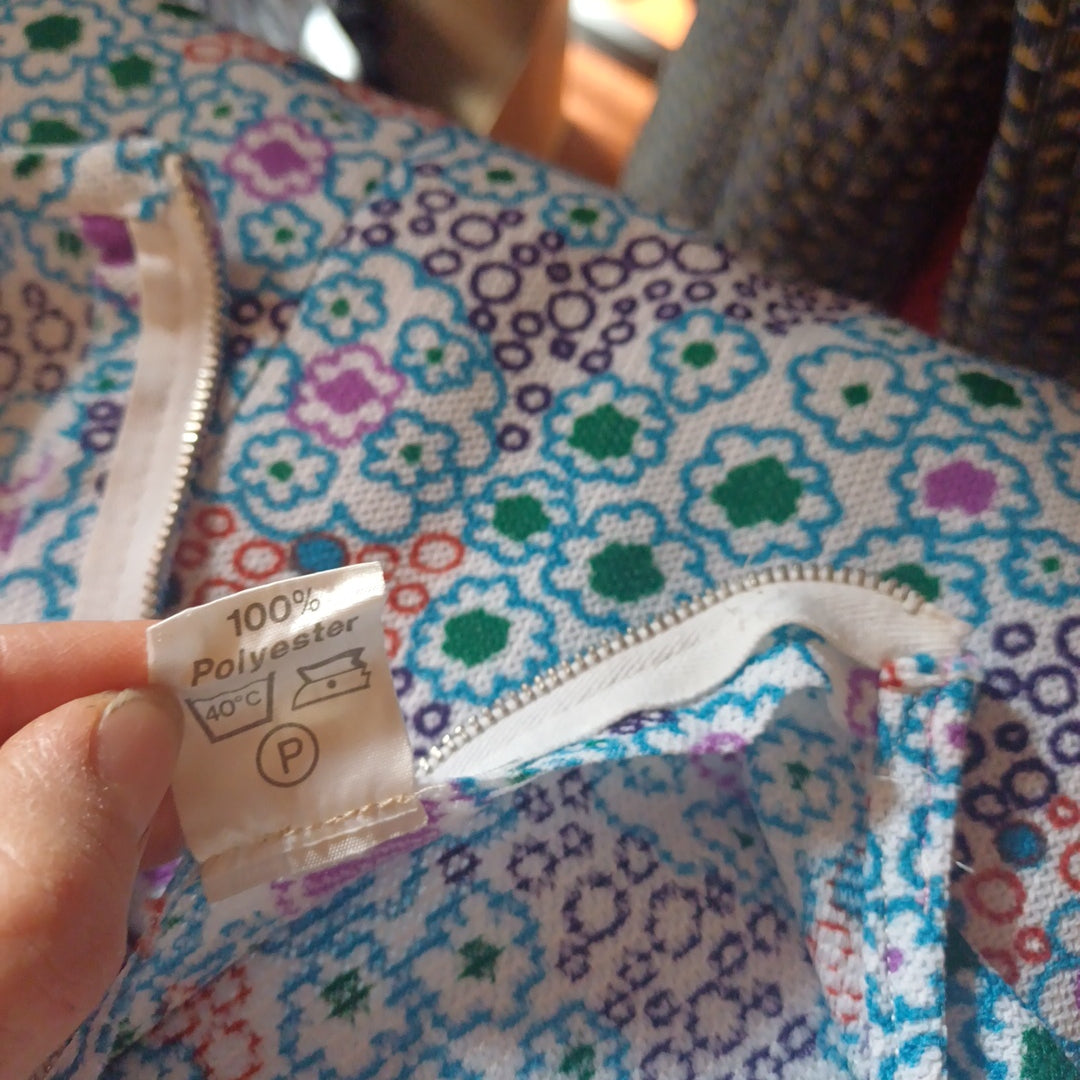 Robe colorée, synthetics, taille 46