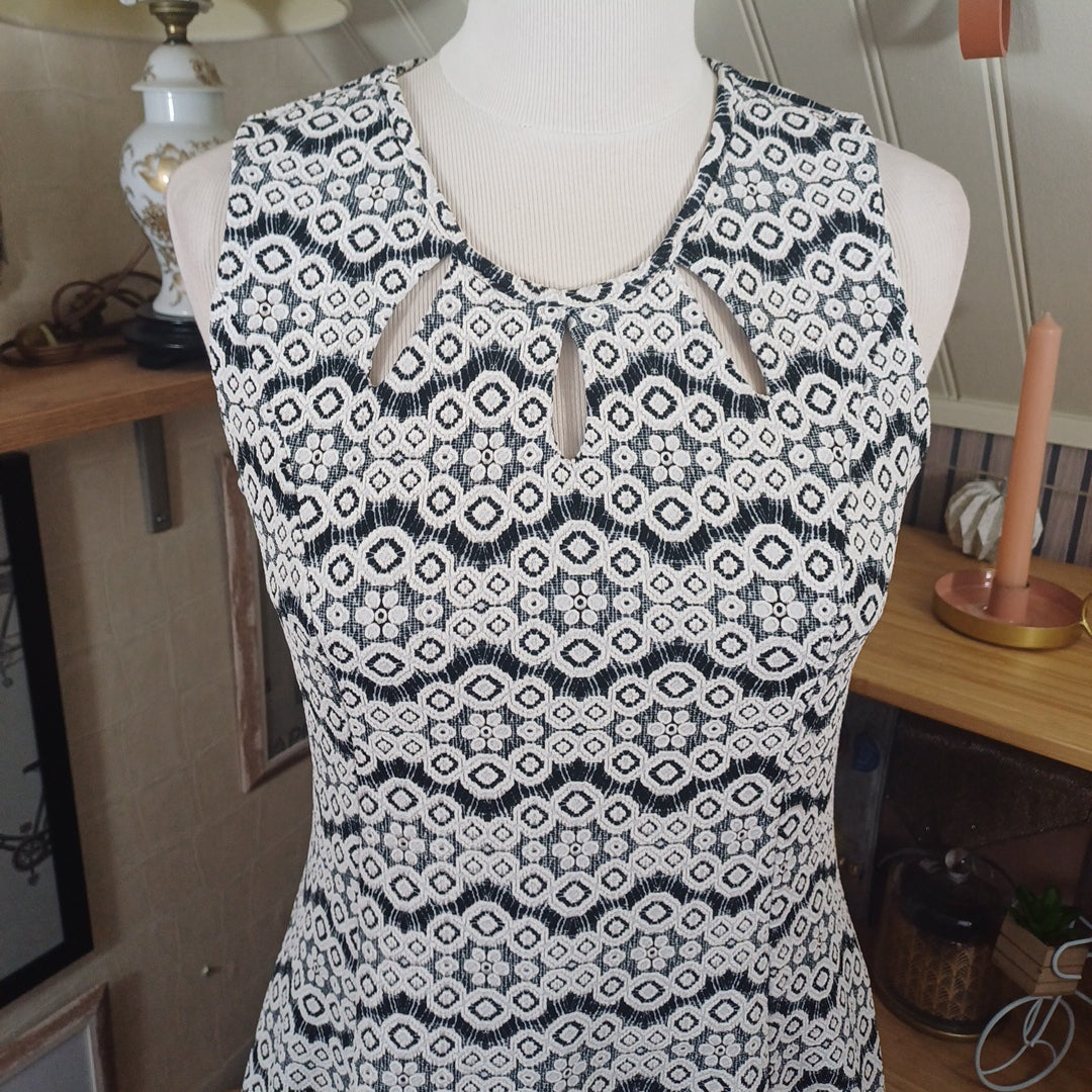 Robe noire et blanche, Formul, taille 38