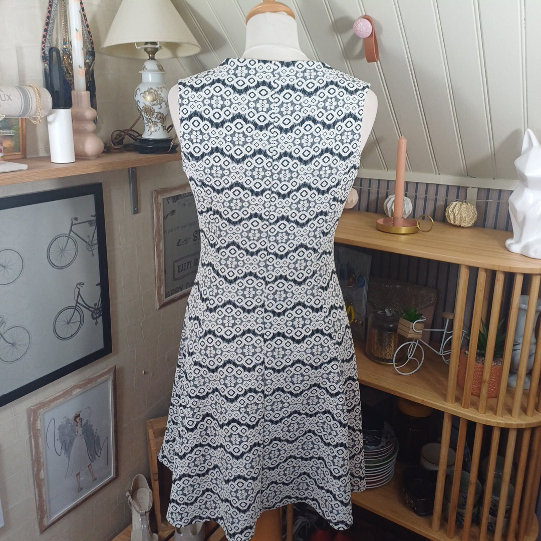 Robe noire et blanche, Formul, taille 38