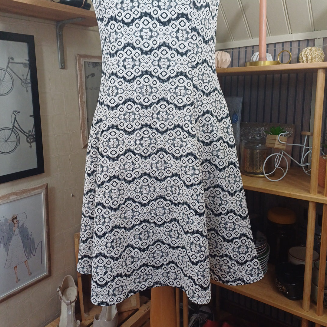 Robe noire et blanche, Formul, taille 38