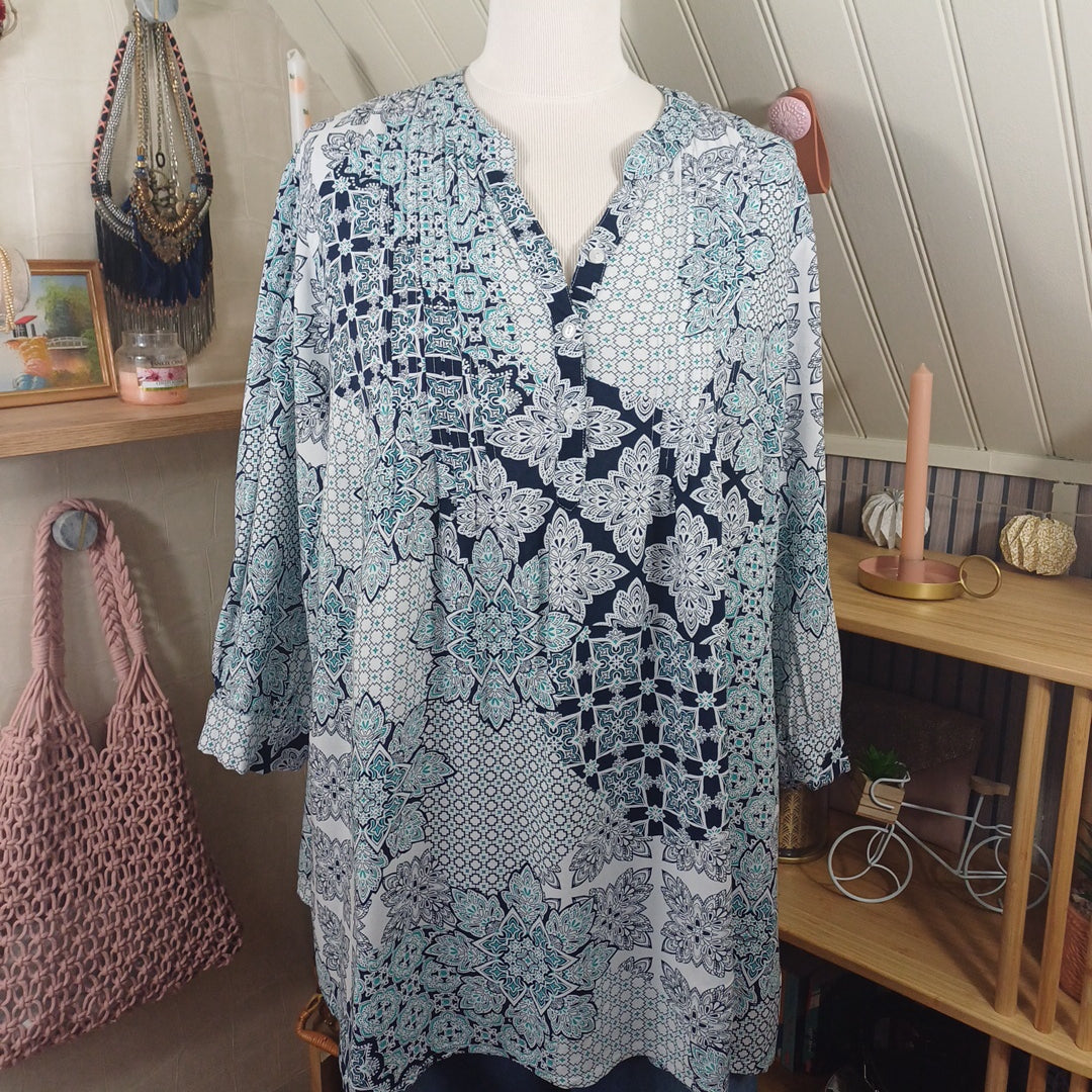 Blouse blanche à motifs, Damart, taille 48