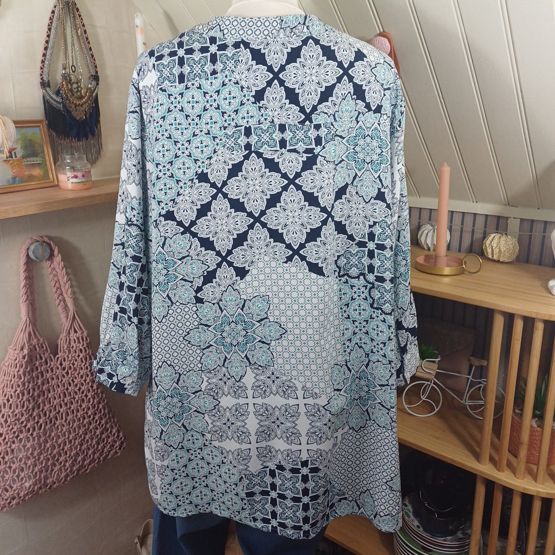 Blouse blanche à motifs, Damart, taille 48
