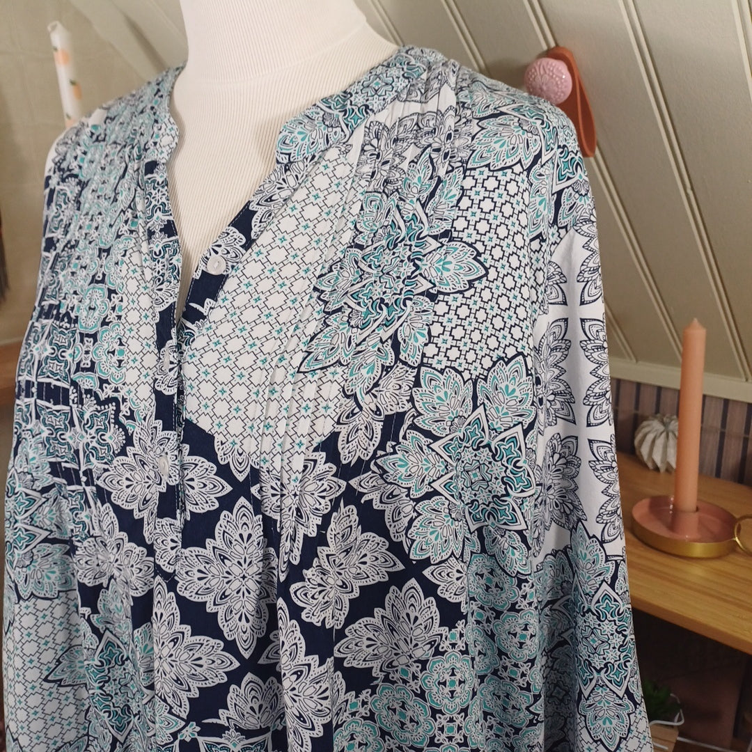 Blouse blanche à motifs, Damart, taille 48