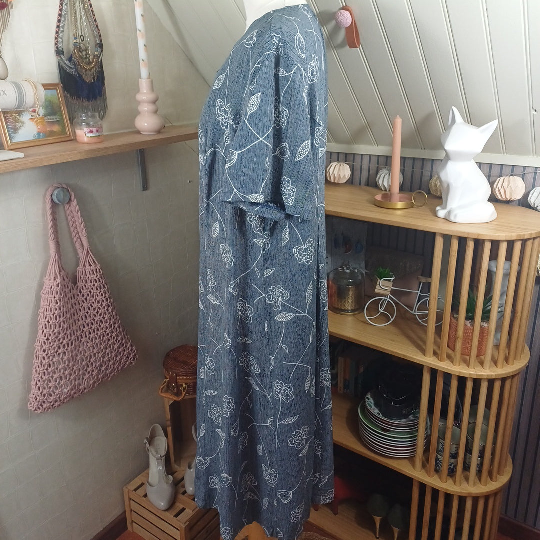 Robe grise à motifs blancs, taille 54