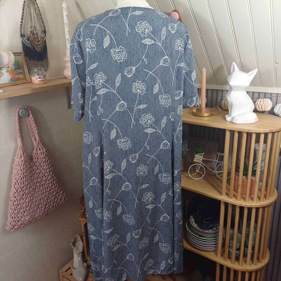 Robe grise à motifs blancs, taille 54