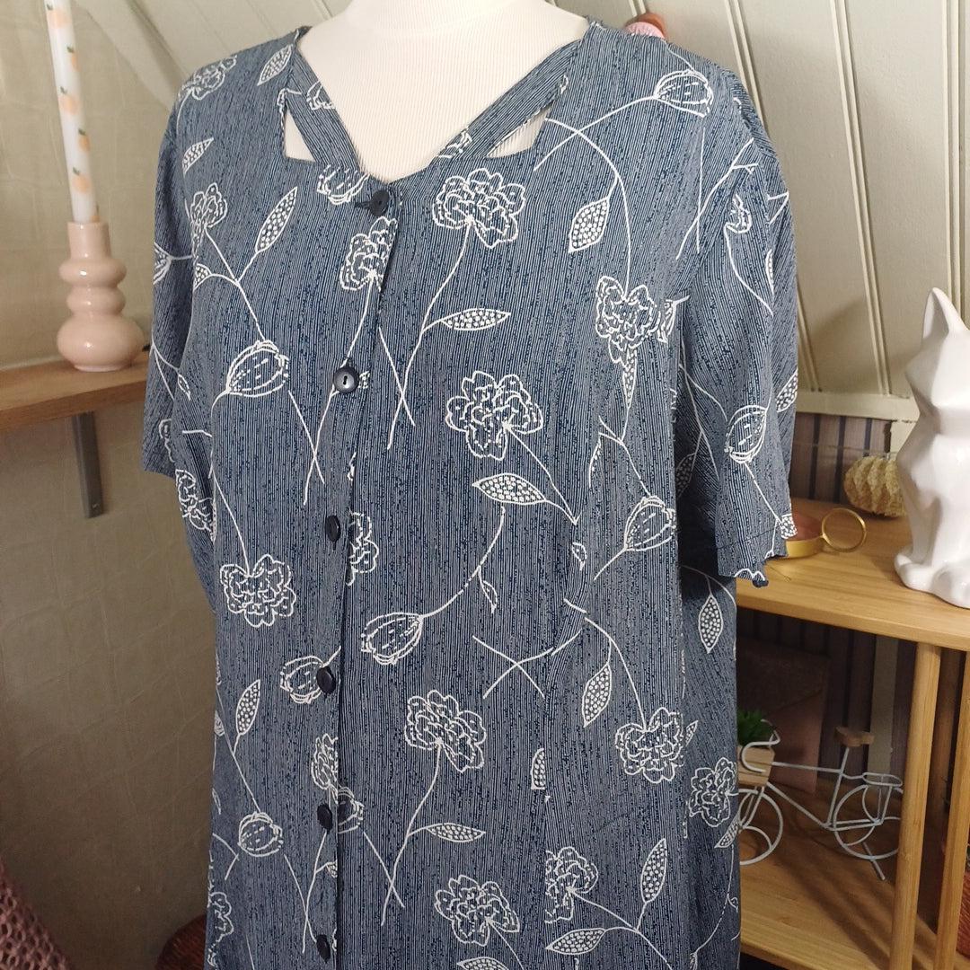 Robe grise à motifs blancs, taille 54