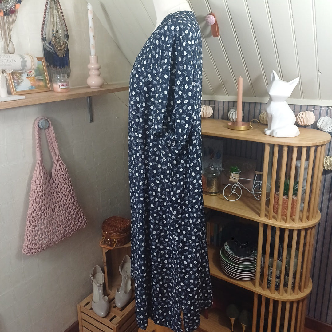 Robe bleue à motifs blancs, taille 54/56
