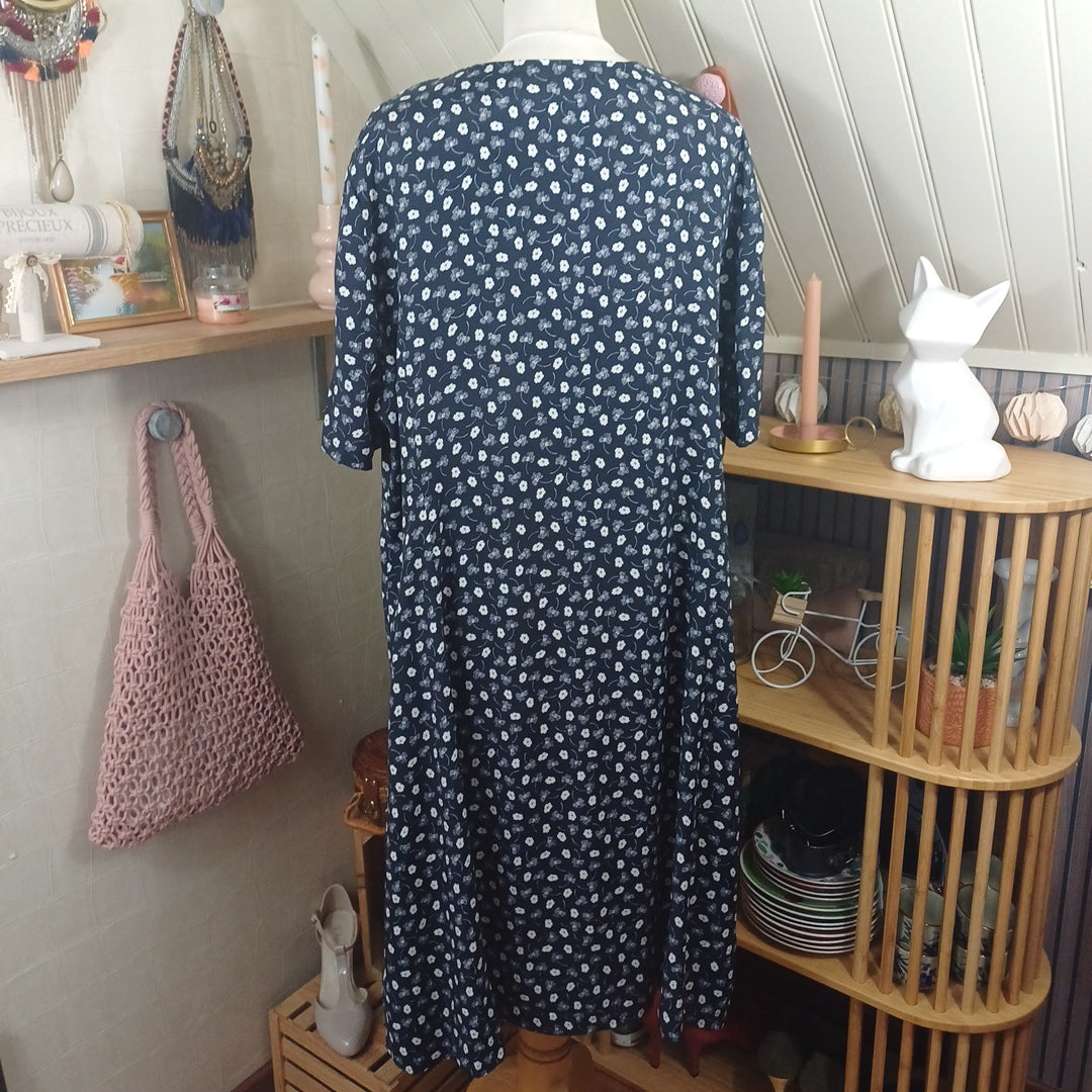 Robe bleue à motifs blancs, taille 54/56