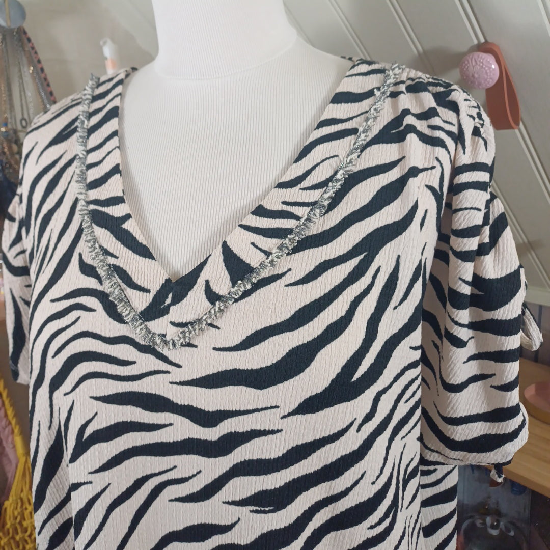 Robe zébrée, taille 48