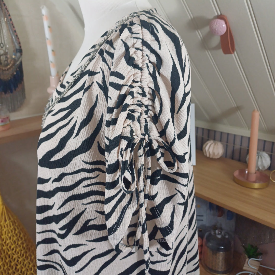 Robe zébrée, taille 48