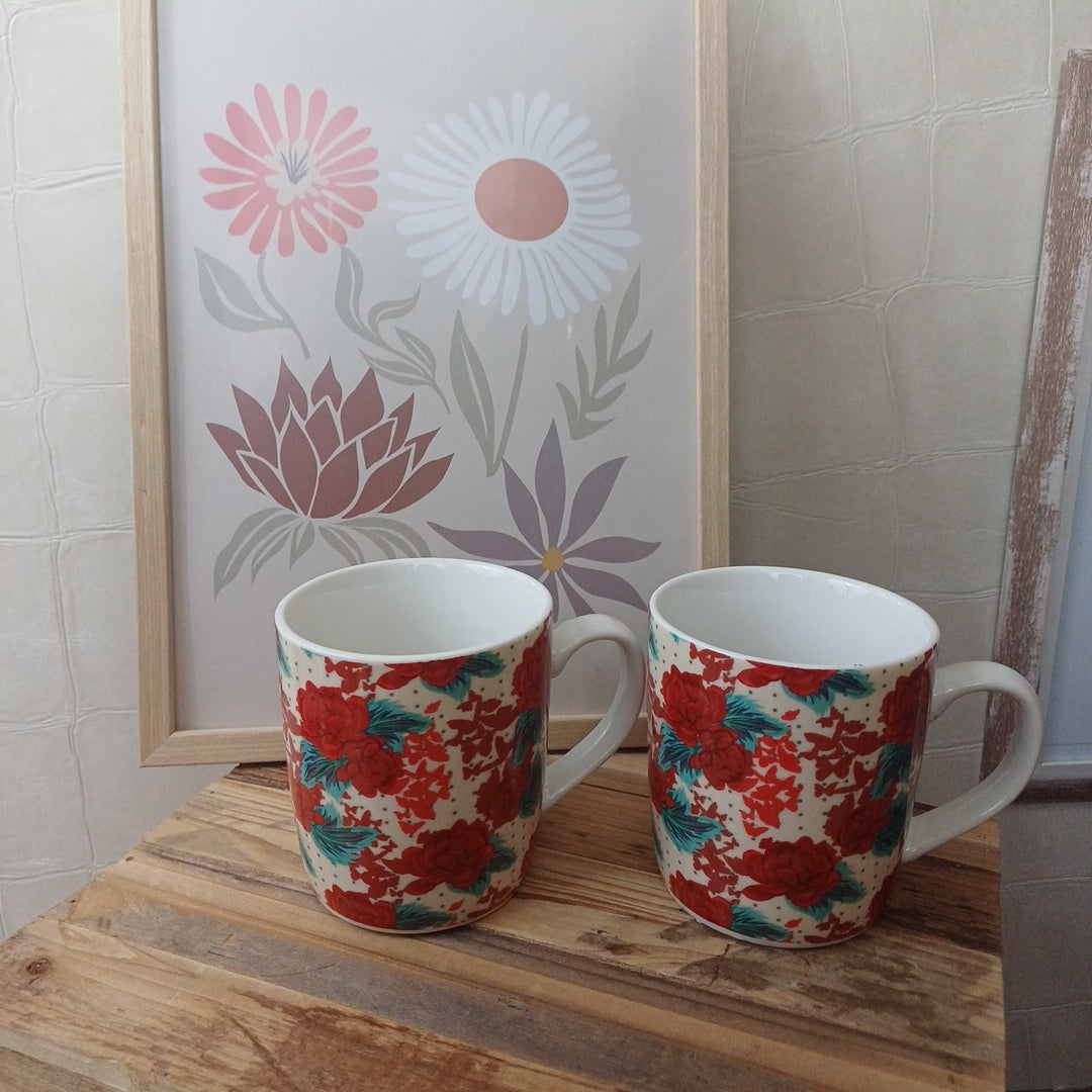 Tasses fleurs rouges