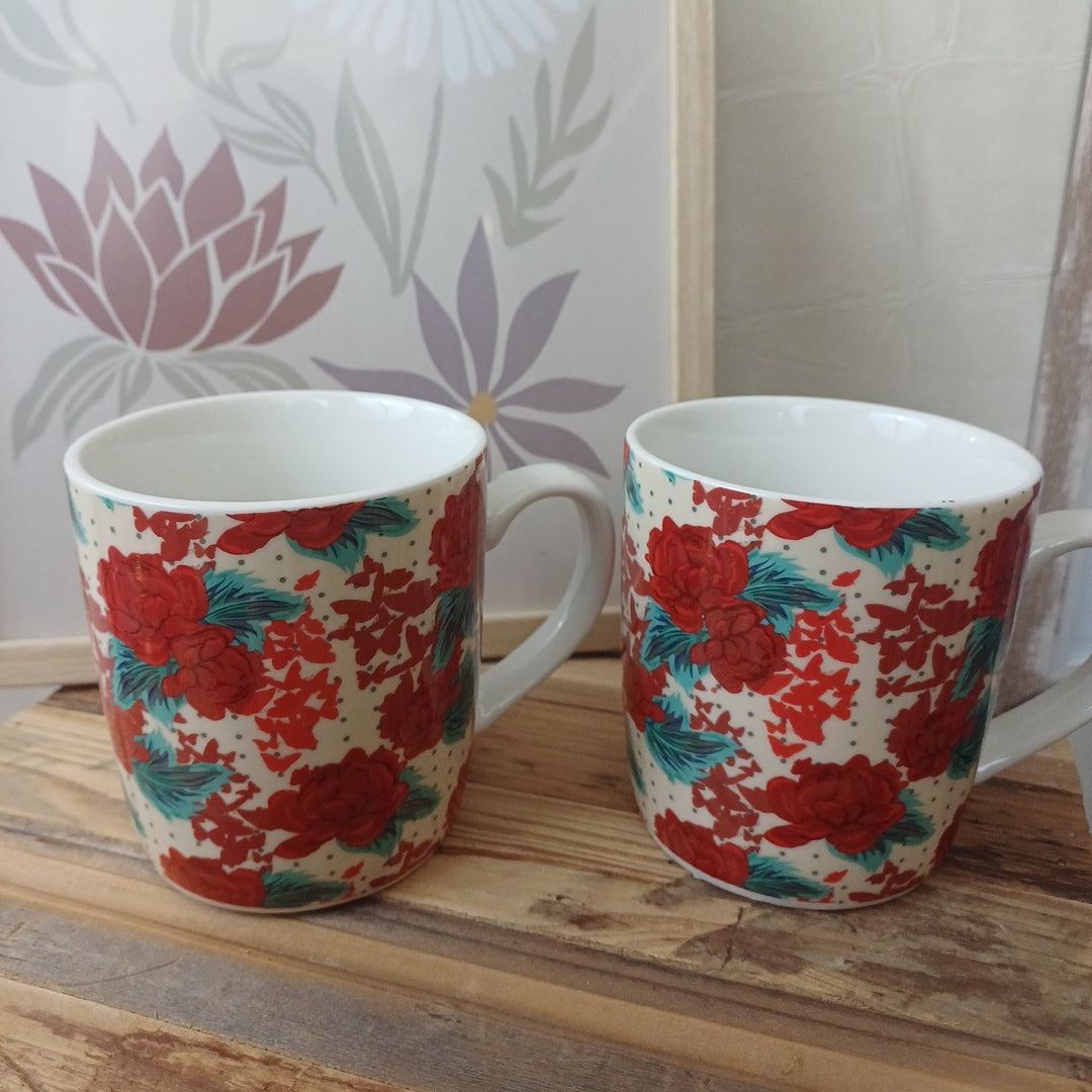 Tasses fleurs rouges