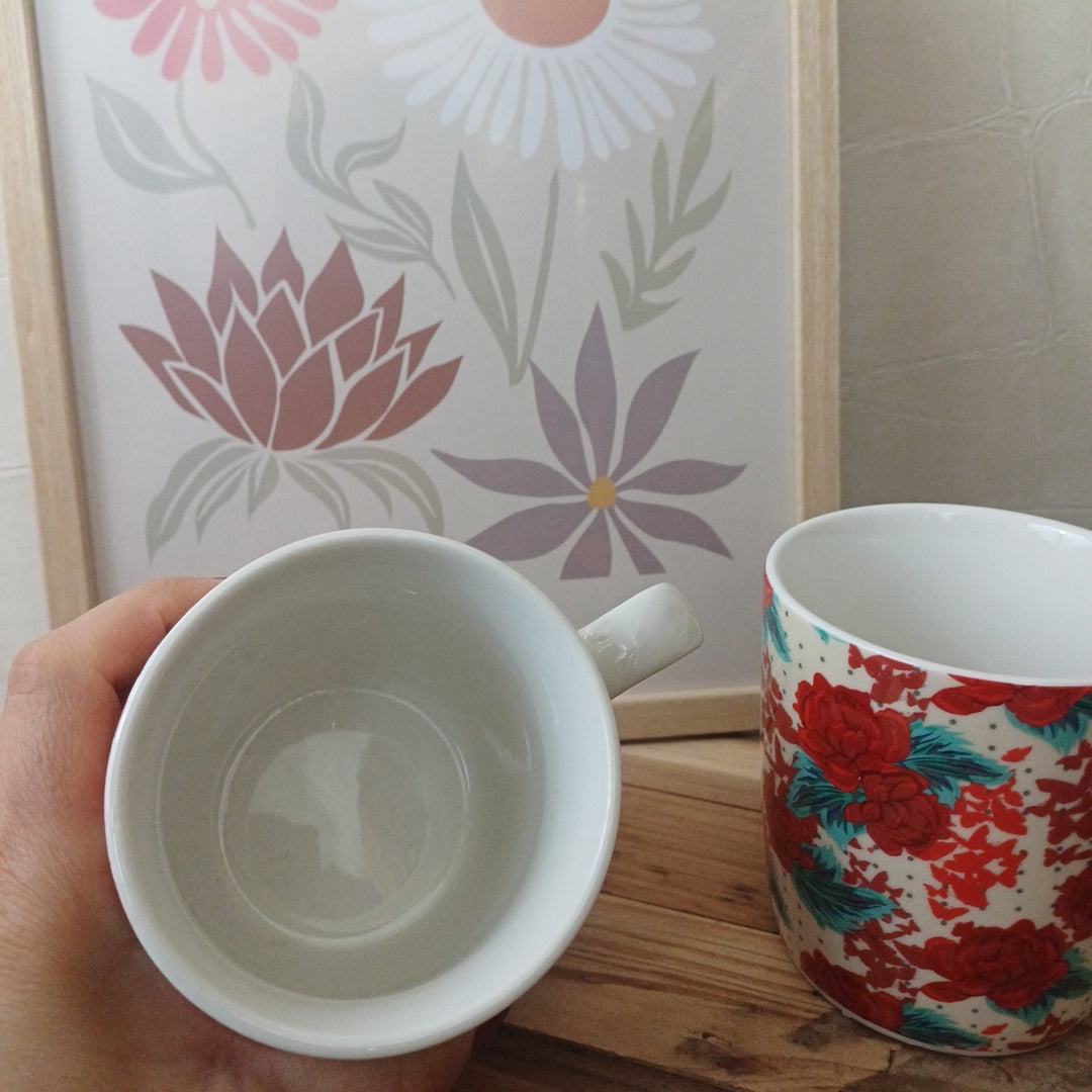Tasses fleurs rouges