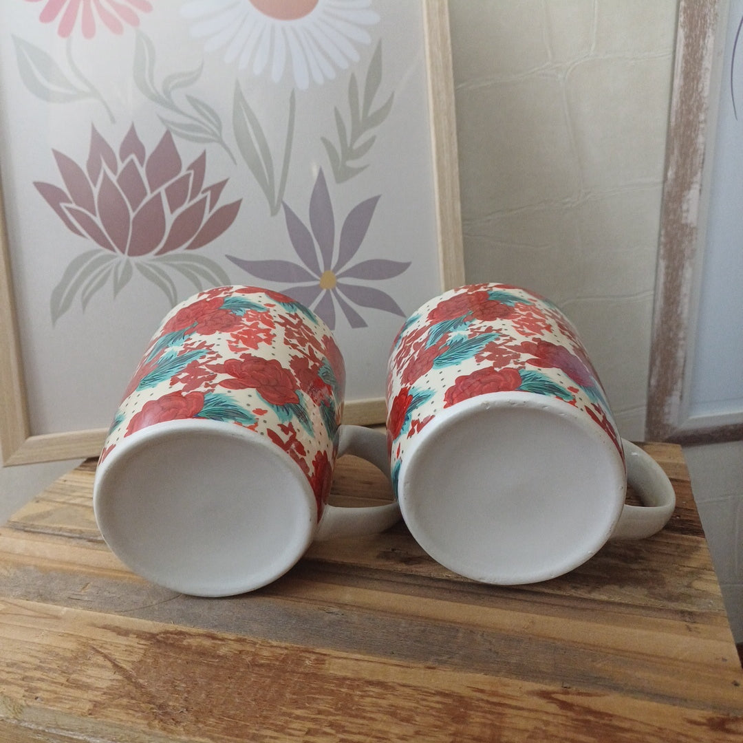 Tasses fleurs rouges
