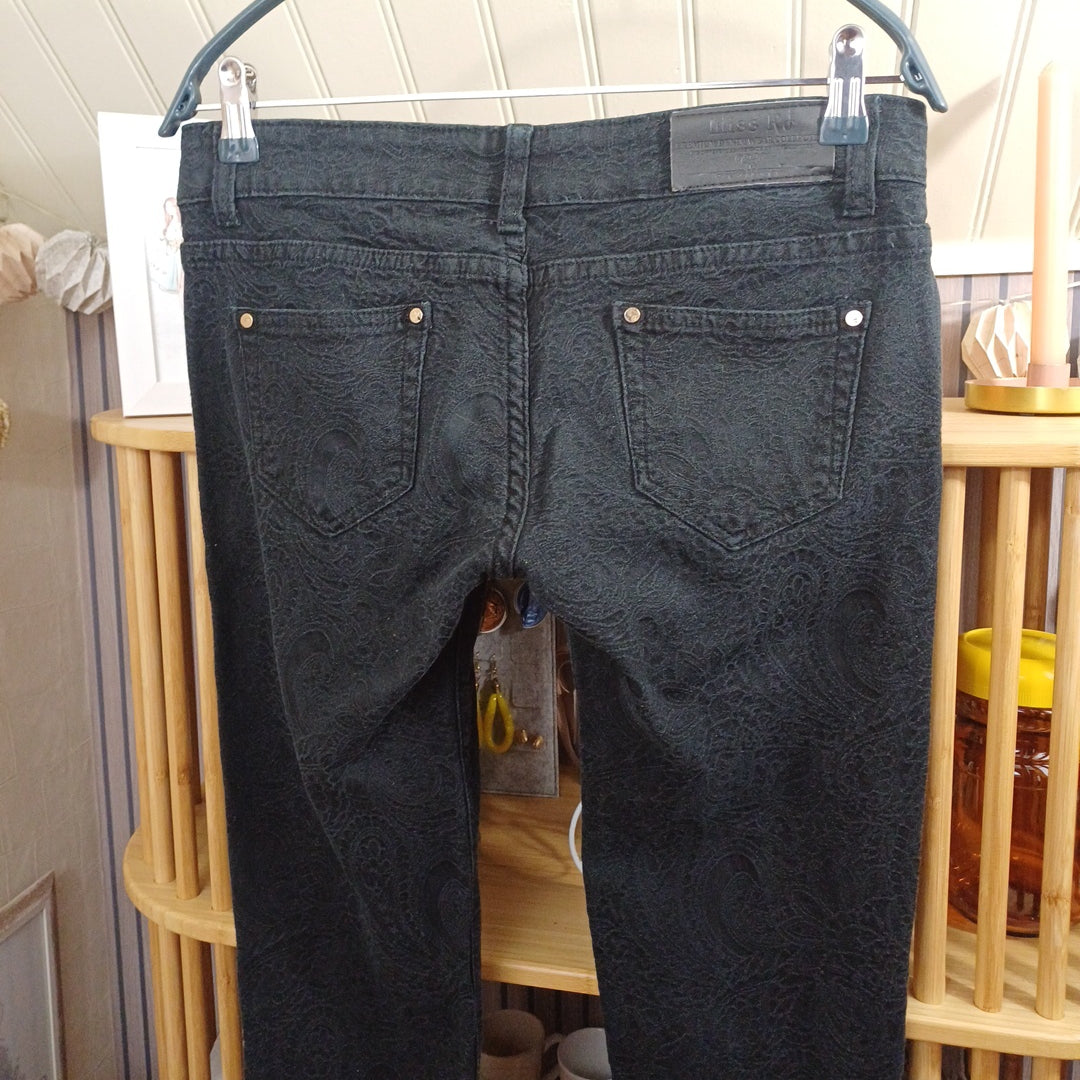 Jean noir effet dentelle, Miss RJ, taille indiquée 40
