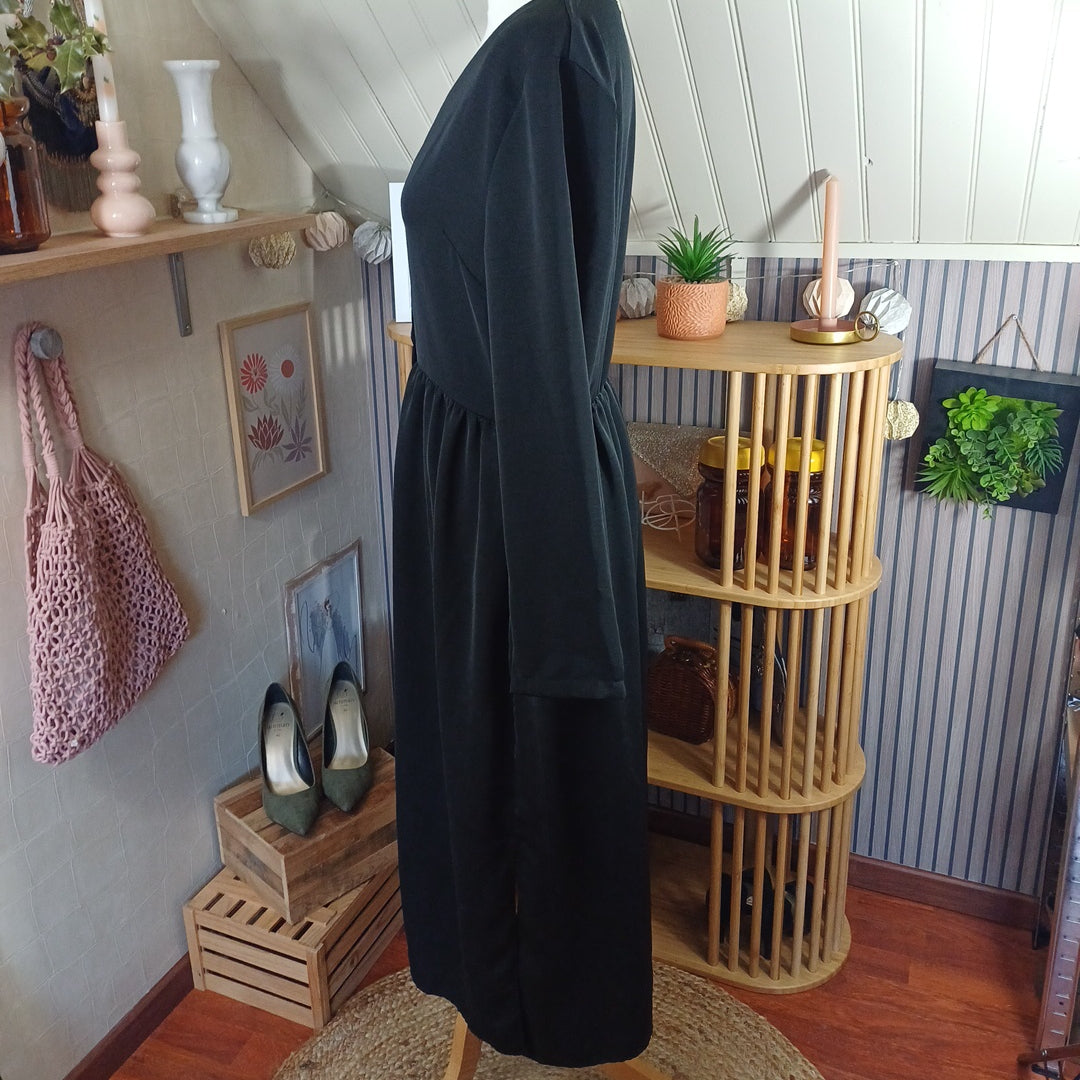 Robe longue noire, taille L