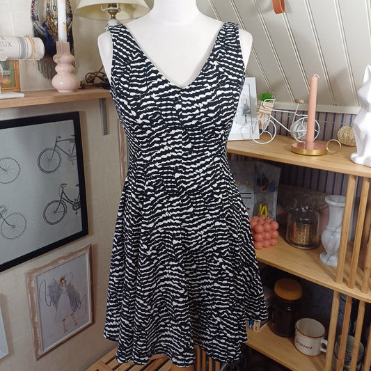 Robe noire et blanche, La halle, taille 38