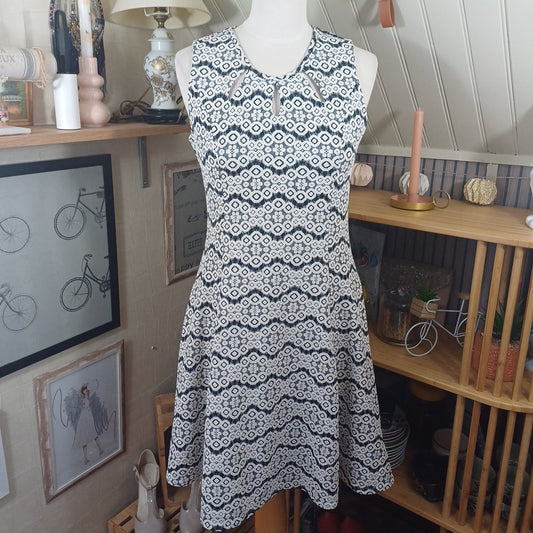 Robe noire et blanche, Formul, taille 38
