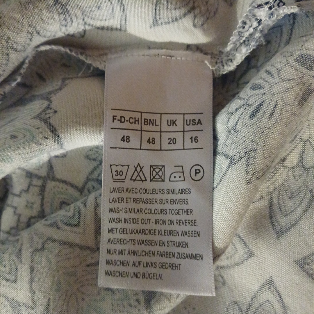 Blouse blanche à motifs, Damart, taille 48