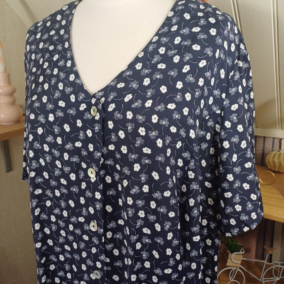 Robe bleue à motifs blancs, taille 54/56